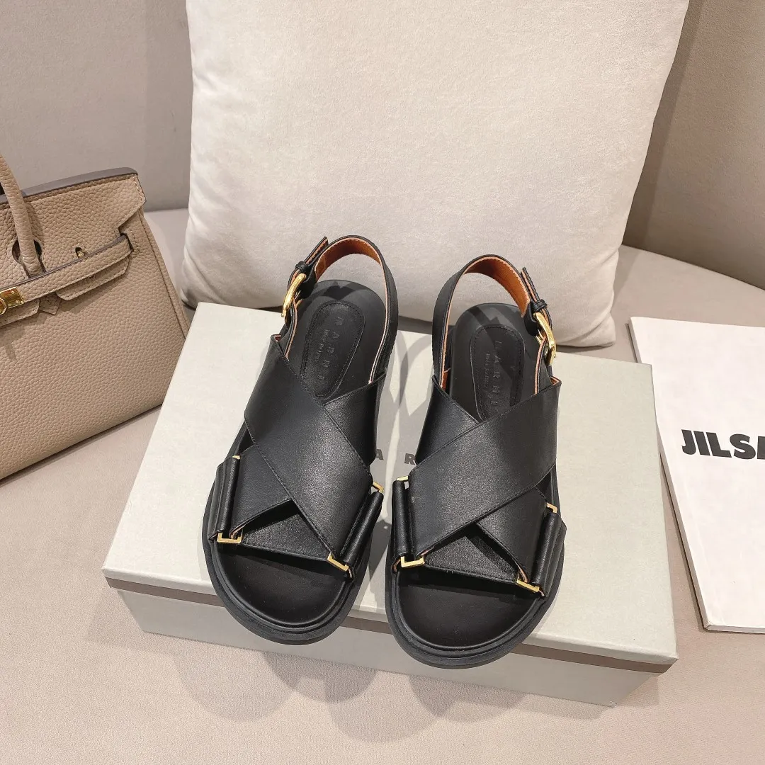 👟👟Ex-factory price 440👟👟 Marni Mani, popular online celebrity style, Taobao, popular single style in physical stores! Thick-soled, elevated classic cross-strap, color-blocked flat-soled cowhide open-toe European and American style women's sandals. Fabric: Cowhide Lining: Sheepskin Outsole: Rubber Button: Gold Size: 35-40